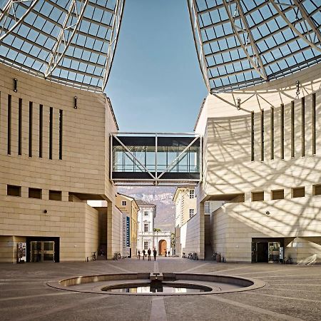 Smart Apartments Palazzo Mazzini Роверето Екстер'єр фото