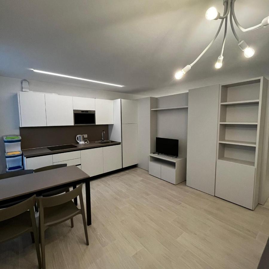 Smart Apartments Palazzo Mazzini Роверето Екстер'єр фото