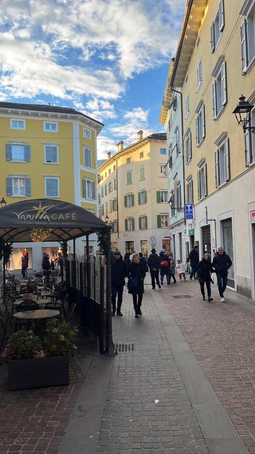 Smart Apartments Palazzo Mazzini Роверето Екстер'єр фото
